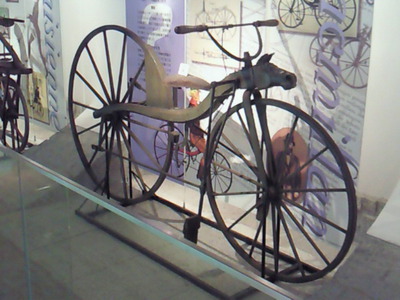 ペダルが付いた自転車